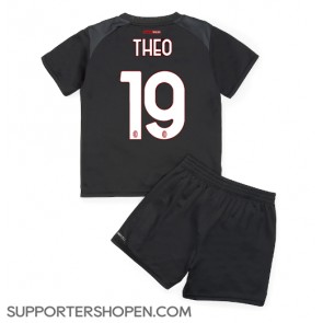 AC Milan Theo Hernandez #19 Hemmatröja Barn 2022-23 Kortärmad (+ korta byxor)